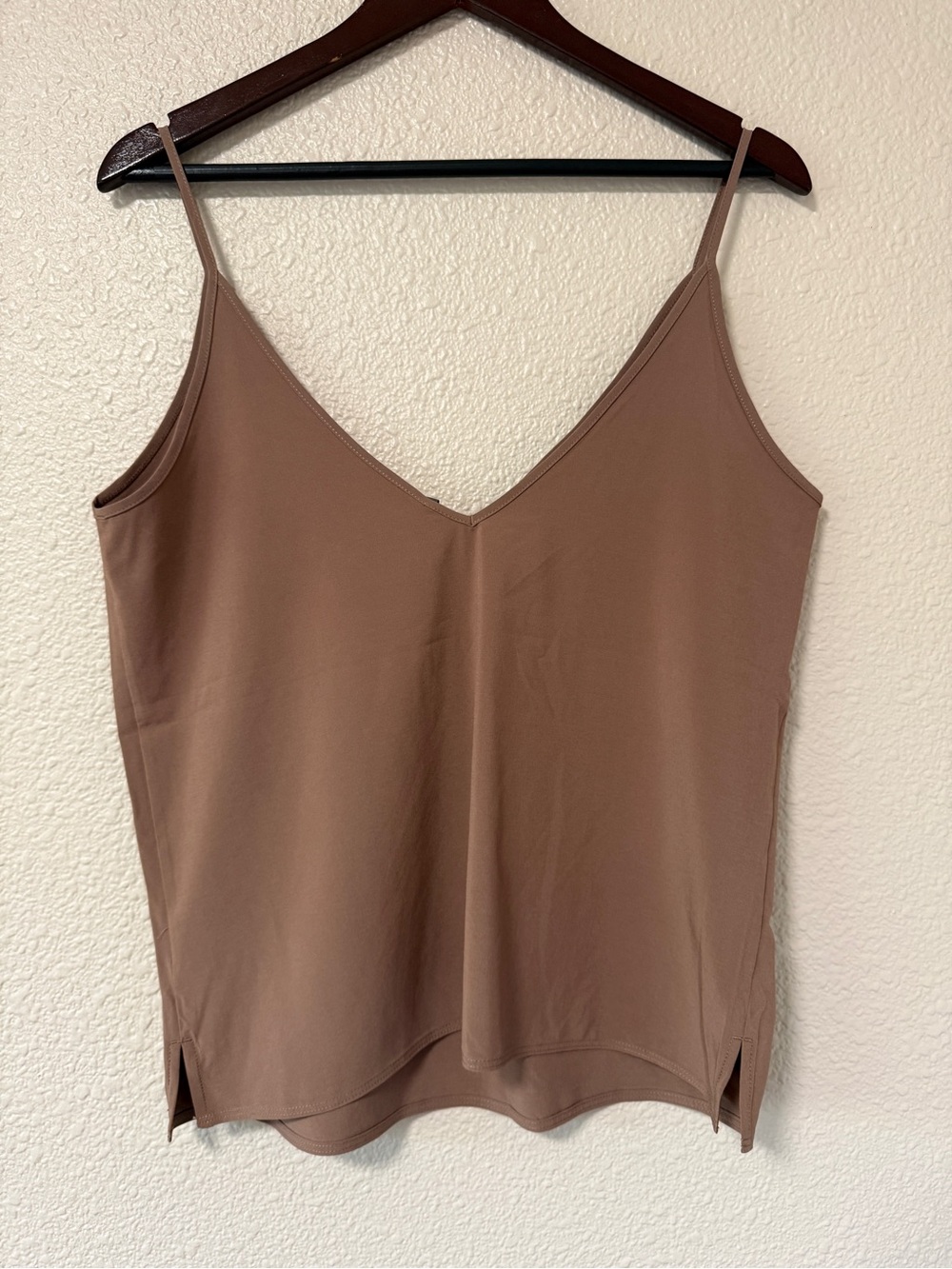 NWOT Vuori Cami Tank Brown Tan Casual Everyday Summer Neutral Athleisure M - Picture 5 of 5